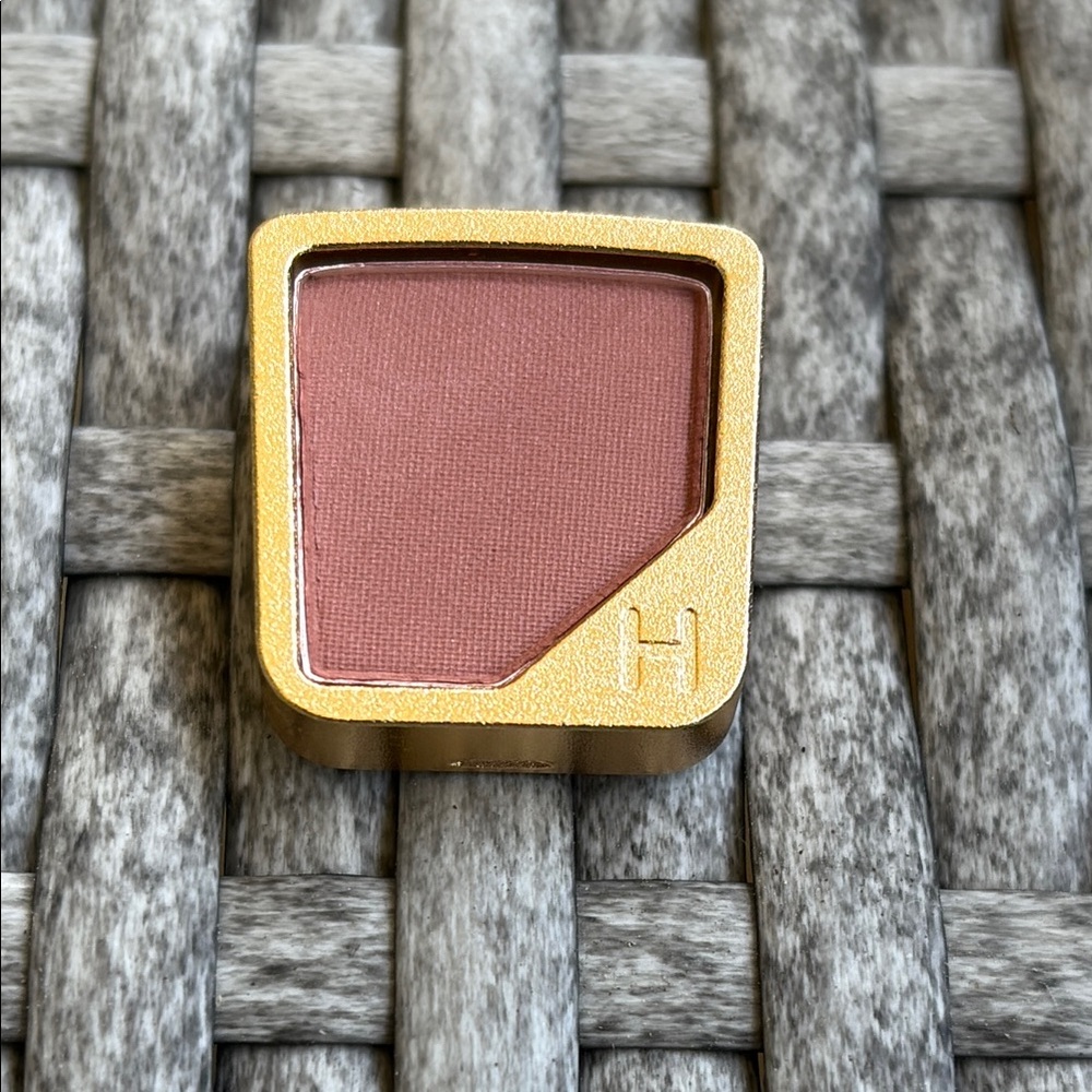 Brand New Hourglass Curator Eyeshadow in Yes